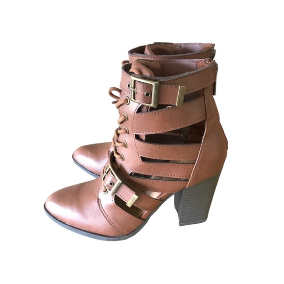 Cut-Out Lace Up Heeled Ankle Booties - Picture 7 of 12